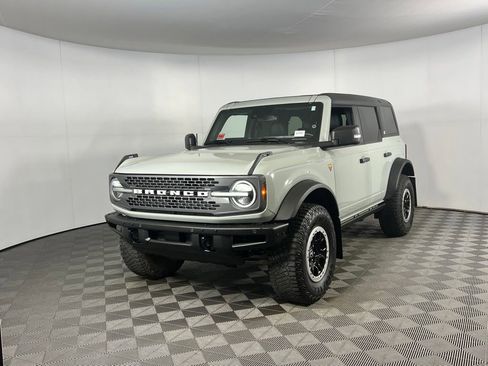 Used 2023 Ford Bronco Badlands image 11
