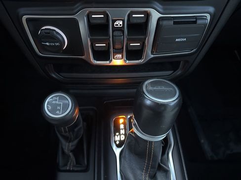 Used 2021 Jeep Gladiator Overland image 31