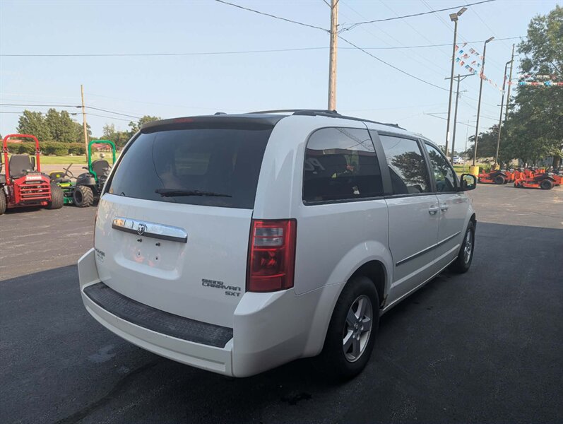 Used 2010 Dodge Grand Caravan SXT FWD image 5