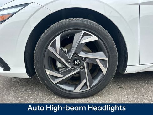 Certified 2025 Hyundai Elantra SEL image 11