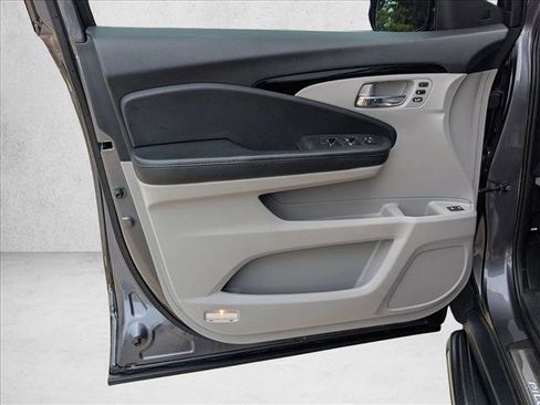 Used 2017 Honda Pilot Elite image 13