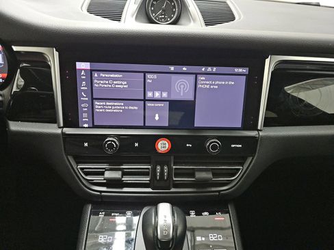 Used 2023 Porsche Macan w/ Premium Package Plus image 15