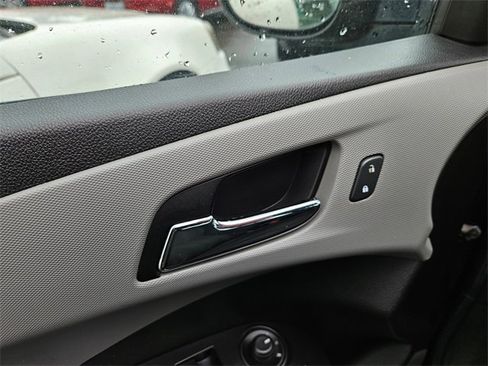 Used 2014 Chevrolet Sonic LT image 16