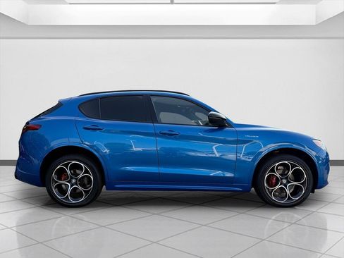 Used 2022 Alfa Romeo Stelvio Veloce AWD/4WD image 6