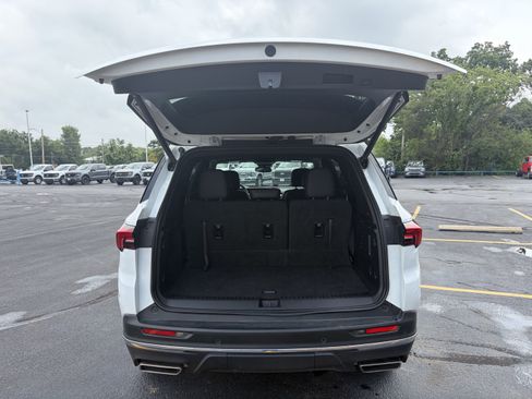 Used 2025 Buick Enclave Preferred FWD image 9