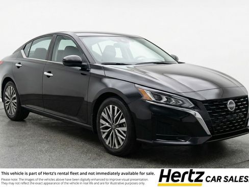 Used 2025 Nissan Altima 2.5 SV image 1