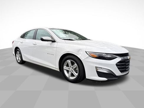 Used 2020 Chevrolet Malibu LS w/ Driver Confidence Package II image 3
