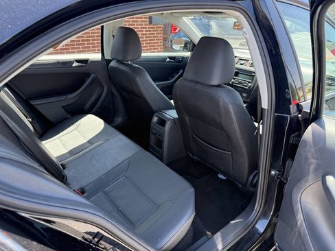 Used 2012 Volkswagen Jetta SE FWD image 18