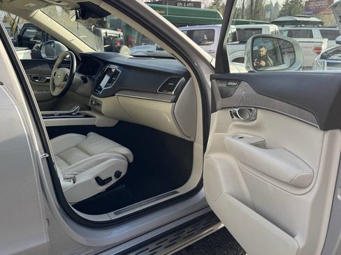 Used 2023 Volvo XC90 T8 Ultimate w/ Lounge Package image 15