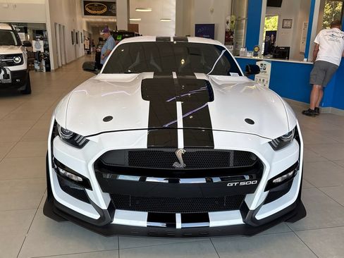 Used 2020 Ford Mustang Shelby GT500 w/ Carbon Fiber Track Pack RWD image 2