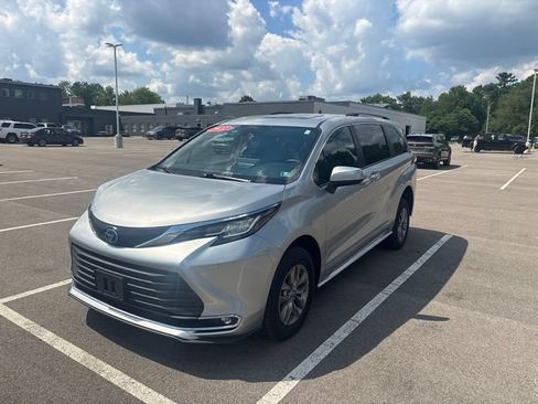 Used 2022 Toyota Sienna XLE FWD image 7