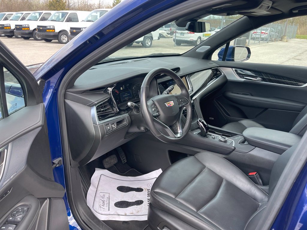 Used 2025 Cadillac XT6 Premium Luxury FWD image 13