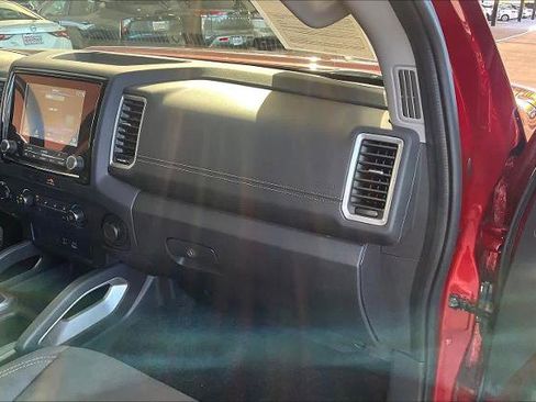 Certified 2022 Nissan Frontier SV image 17