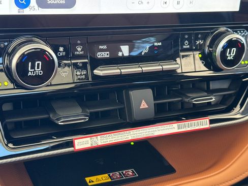 New 2026 Toyota Highlander Platinum image 20