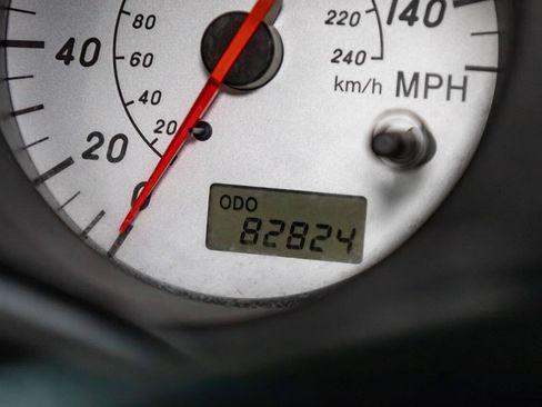Used 2000 Toyota MR2 RWD image 12