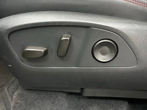 Used 2024 Chevrolet Traverse RS image 12