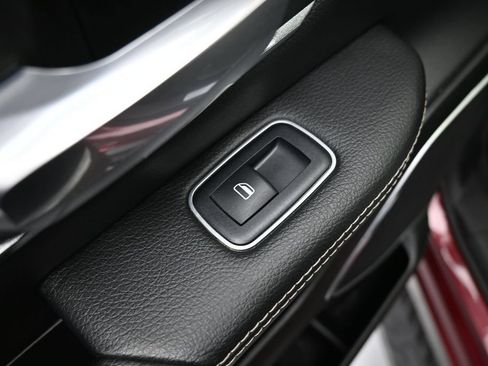 Used 2019 RAM 1500 Laramie AWD/4WD image 10