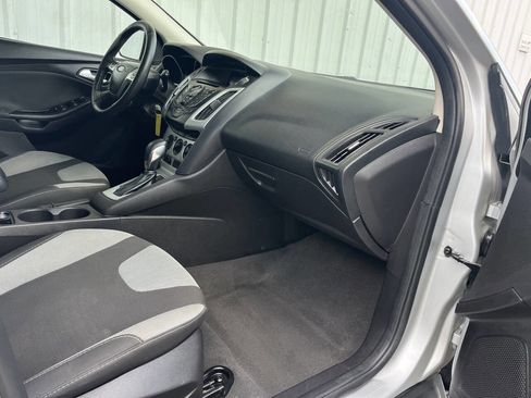 Used 2014 Ford Focus SE w/ SE Sport Package image 13