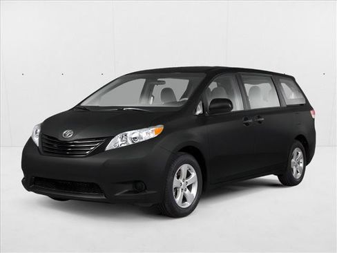 Used 2013 Toyota Sienna XLE FWD image 1