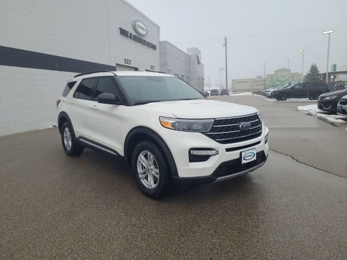 Used 2022 Ford Explorer XLT w/ Equipment Group 202A image 8