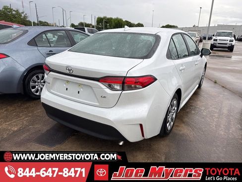 Used 2026 Toyota Corolla LE image 3
