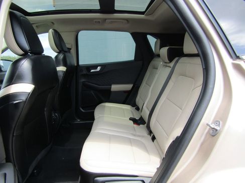 Used 2020 Ford Escape Titanium w/ Titanium Premium Package 2.0 AWD/4WD image 19