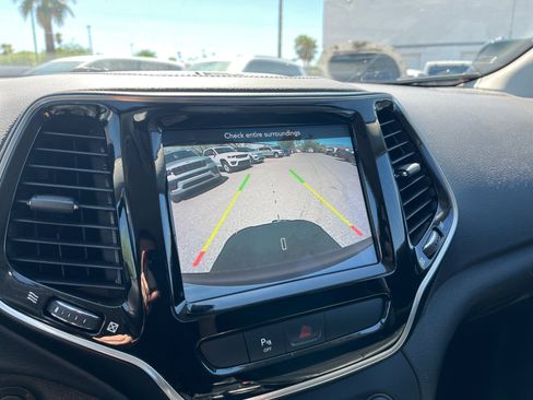 Used 2020 Jeep Cherokee Limited FWD image 22
