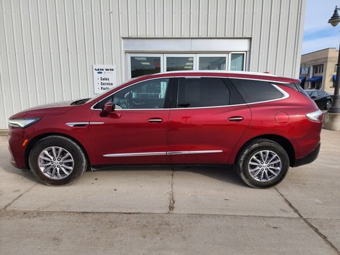Used 2024 Buick Enclave Premium AWD/4WD image 2