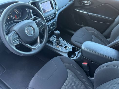 Used 2021 Jeep Cherokee Latitude FWD image 10