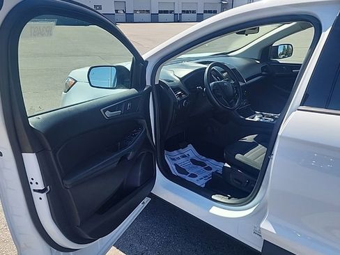 Used 2020 Ford Edge SE image 19