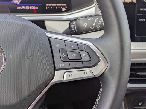Certified 2025 Volkswagen Taos SE image 27