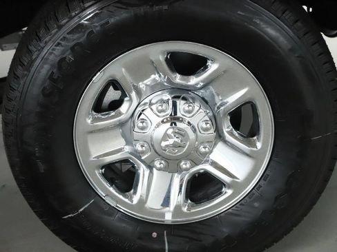Used 2024 RAM 3500 Tradesman w/ Chrome Appearance Group AWD/4WD image 10