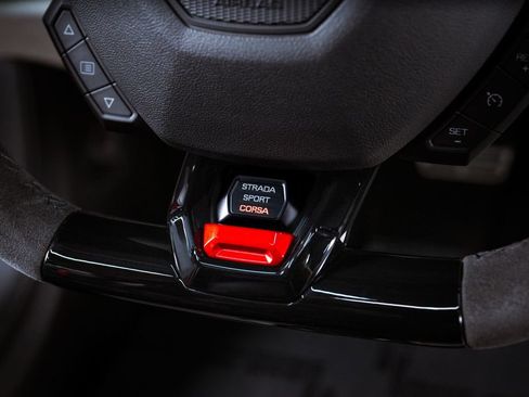 Used 2024 Lamborghini Huracan EVO AWD/4WD image 19