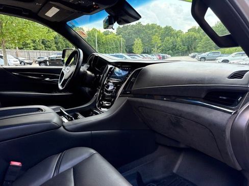 Used 2018 Cadillac Escalade Platinum AWD/4WD image 31