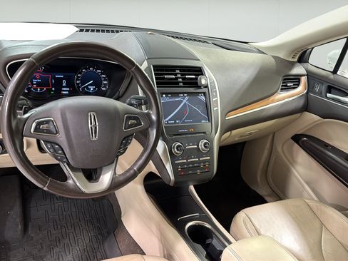 Used 2017 Lincoln MKC Select w/ Select Plus Package FWD image 21
