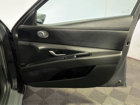 Used 2024 Hyundai Elantra SE FWD image 29