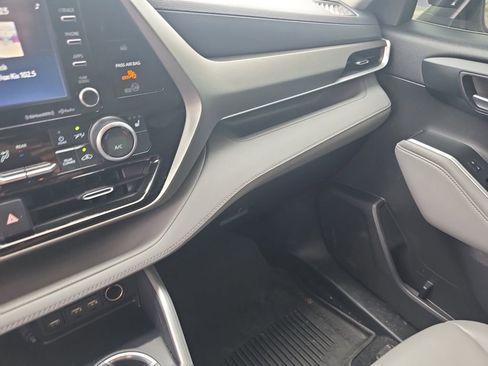 Used 2021 Toyota Highlander XLE image 10