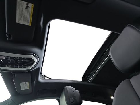 Certified 2026 Porsche Macan AWD/4WD image 28