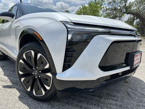 New 2025 Chevrolet Blazer EV RS image 8