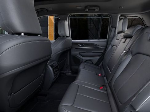 New 2025 Jeep Grand Cherokee Limited w/ Luxury Tech Group II AWD/4WD image 23