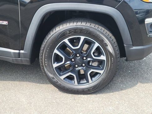 Used 2019 Jeep Compass Trailhawk image 2