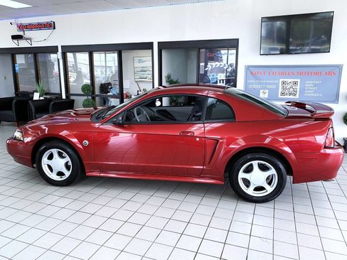 Used 2004 Ford Mustang Coupe RWD image 2