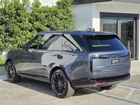 Used 2025 Land Rover Range Rover SE AWD/4WD image 3
