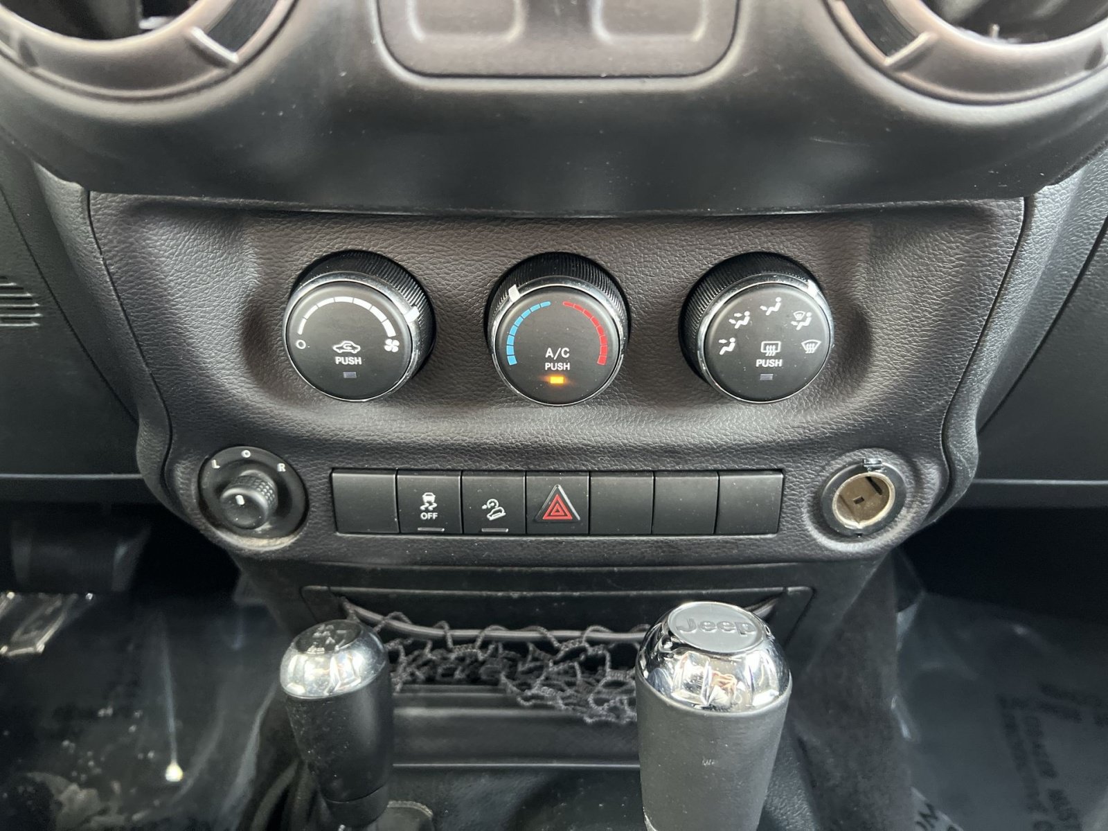 Used 2018 Jeep Wrangler Sport AWD/4WD image 18