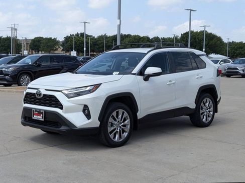 Used 2022 Toyota RAV4 XLE Premium FWD image 10