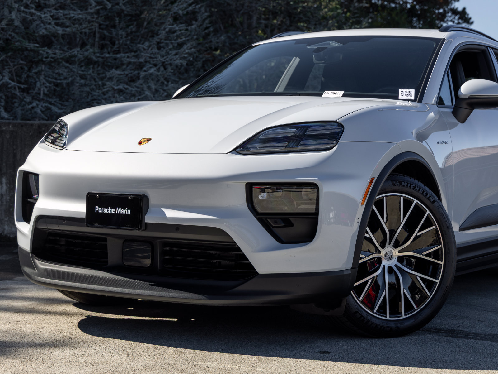 Certified 2025 Porsche Macan Electric RWD image 7