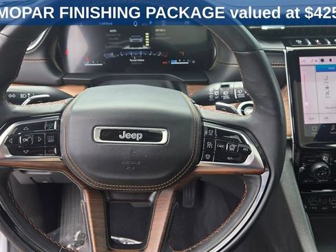 Used 2023 Jeep Grand Cherokee L Summit w/ Luxury Tech Group V AWD/4WD image 5
