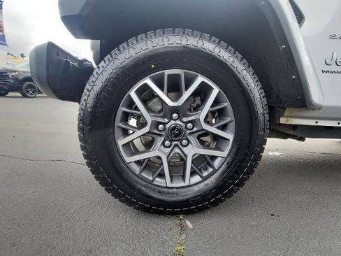 Used 2024 Jeep Wrangler Unlimited Sahara image 31