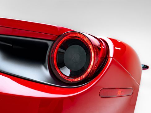 Used 2018 Ferrari 488 GTB image 32