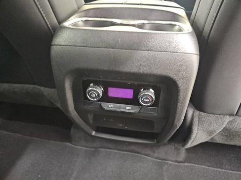 Used 2025 Chevrolet Traverse LT AWD/4WD image 13